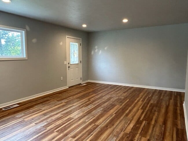 Building Photo - 224go