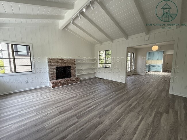 Building Photo - Refreshed Three Bedroom Carmel Point Home