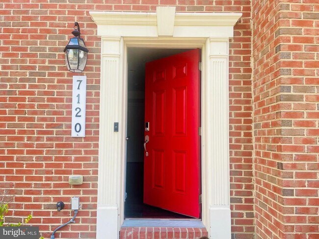 Foto del edificio - 7120 Beaumont Place