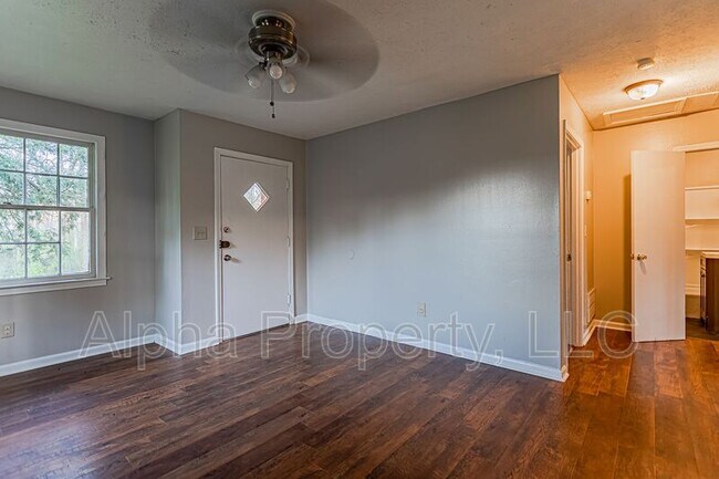 Foto del edificio - 225 Berea Forest Cir