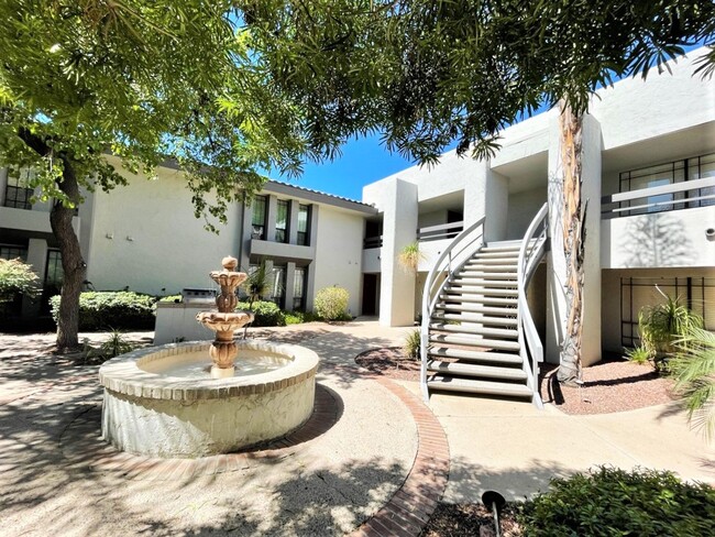 Building Photo - 2 Bedroom / 2 Bath Condo in a guard gated ...