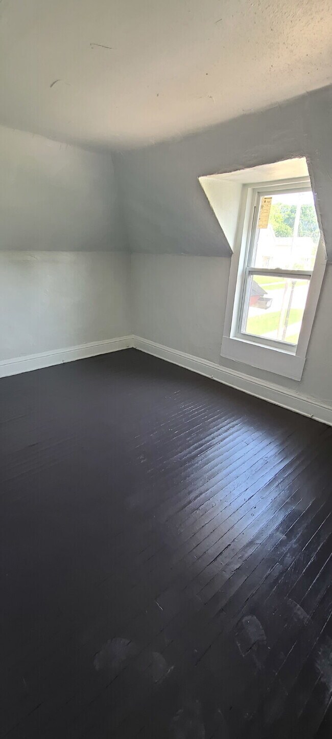 Foto del edificio - Spacious 4-Bedroom Home in Prime Flint Location