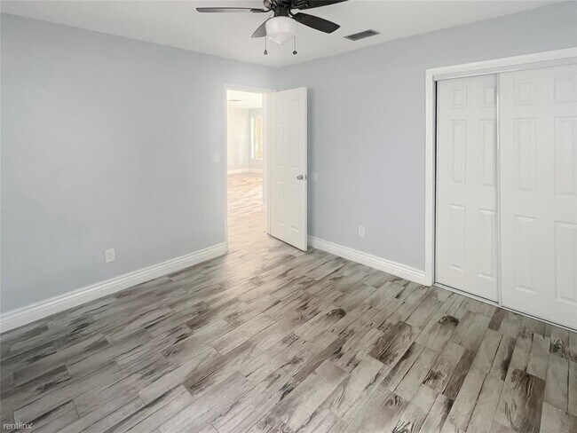 Foto del edificio - 3 br, 2 bath House - 718 SW 55th Ave