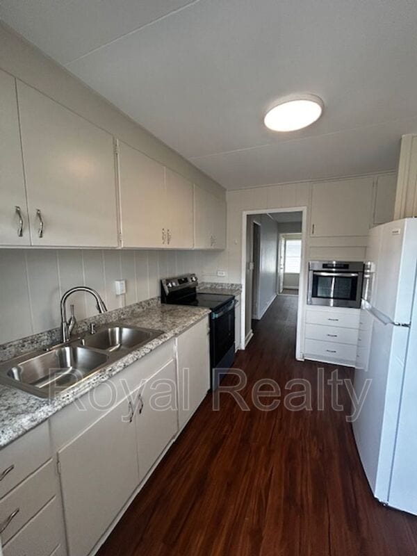 Building Photo - 1380 Uila St