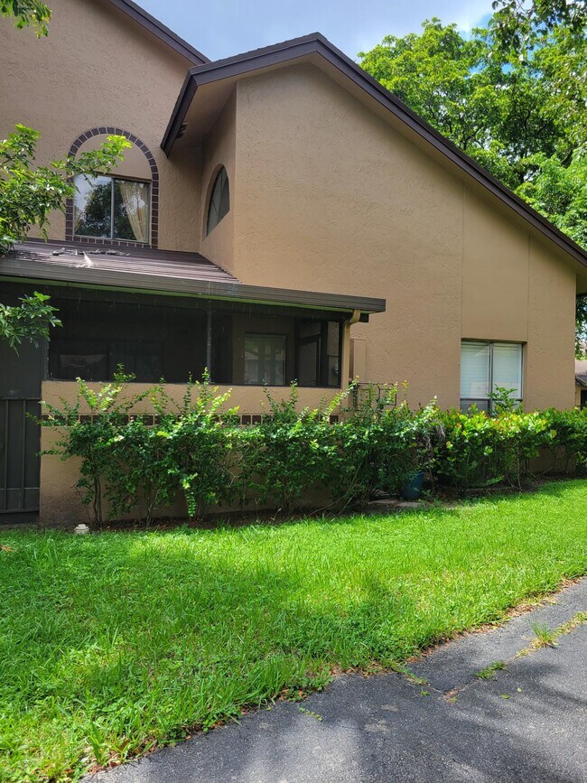 Foto del edificio - 3605 NW 21st Ct