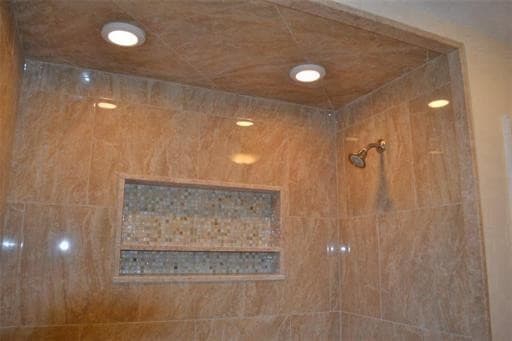 Building Photo - 430 S Pine Ave