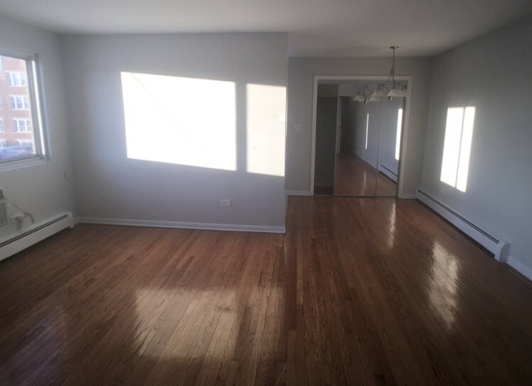 Primary Photo - 2339 W Touhy Ave