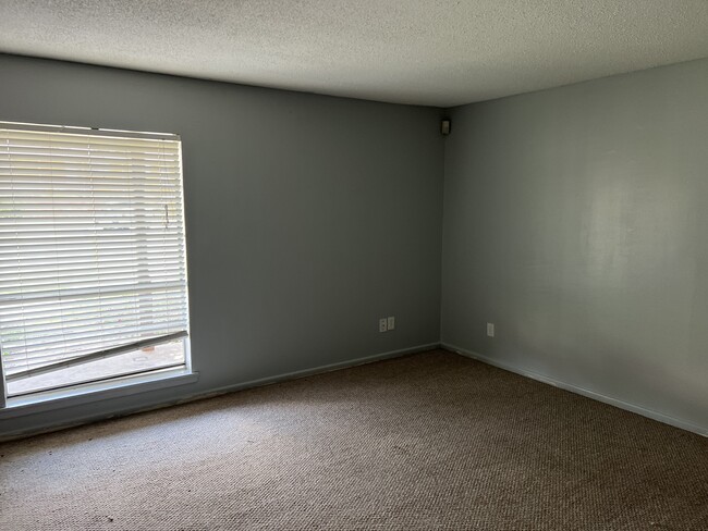 Building Photo - 4721 Violet Ave