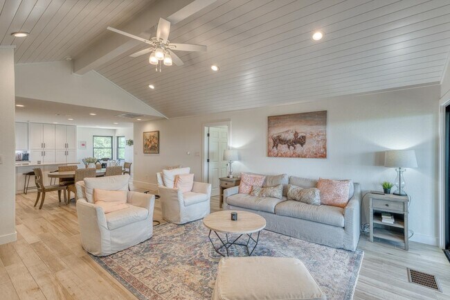 Foto del edificio - 3305 Close Call