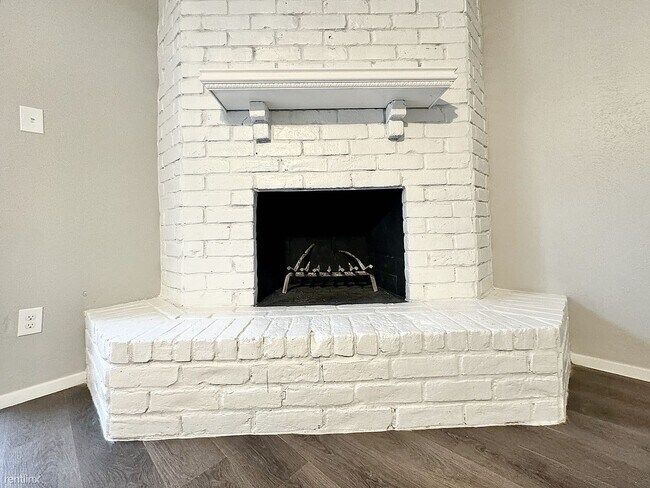 Foto del edificio - 3 br, 2 bath House - 11823 Bee Ln