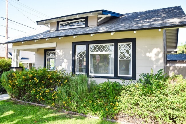 Grand (384-394) South - Grand (384-394) South Apartment