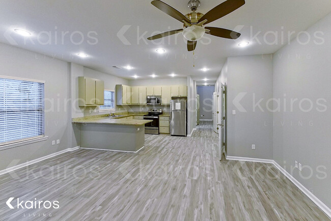 Building Photo - 2105 Perry St, Unit B