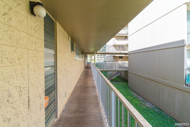 Building Photo - 95-2043-2043 Waikalani Pl
