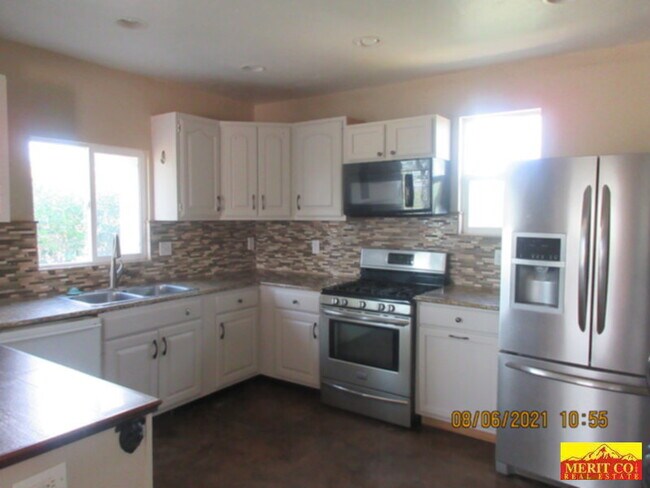 Foto del edificio - 8585 Black Forest Rd