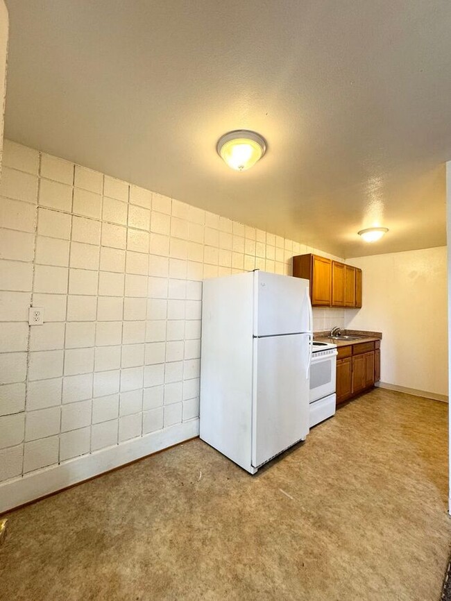 Building Photo - 1/2 OFF 1ST MONTHS RENT!!!! One-bedroom Ap...