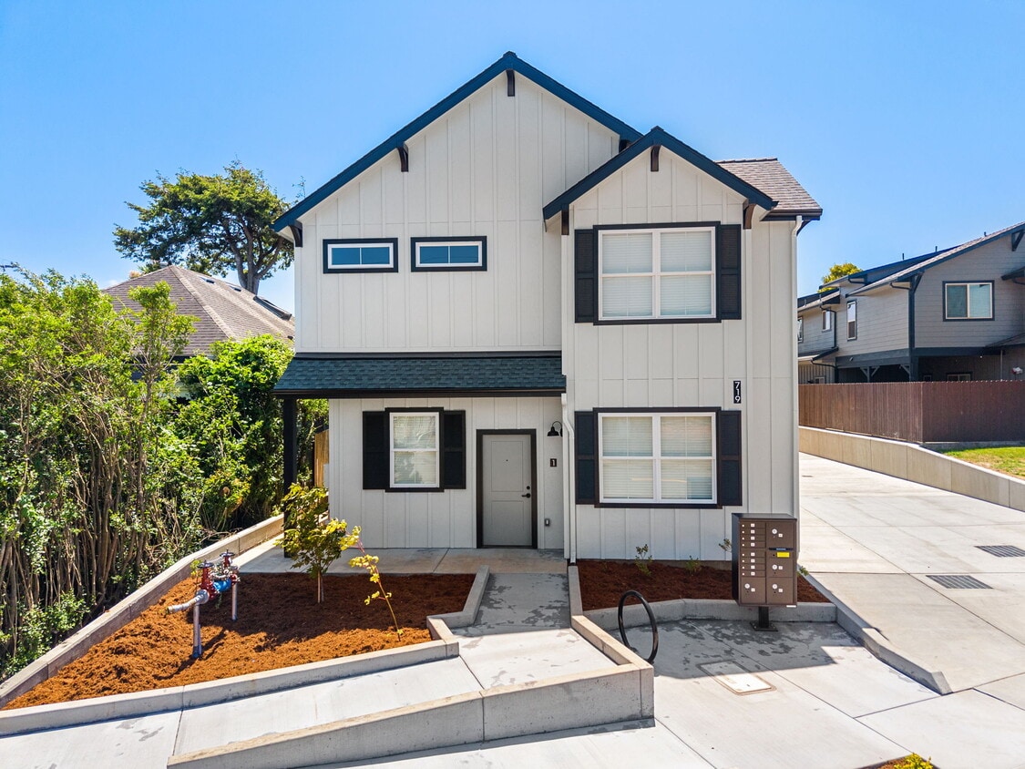 Foto principal - 719 W Buhne St