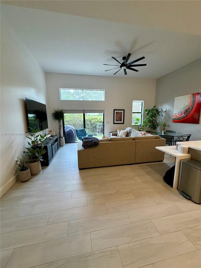 Building Photo - 913 NW 45th Ter