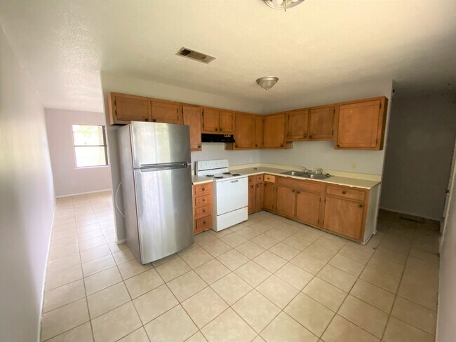 KITCHEN - 507 Nila Sue Dr