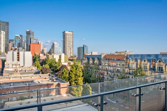 Building Photo - 210 Wall St