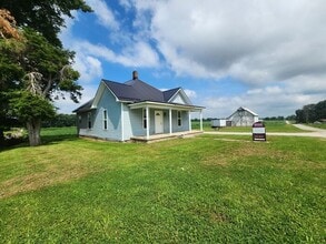 Building Photo - 10992 500