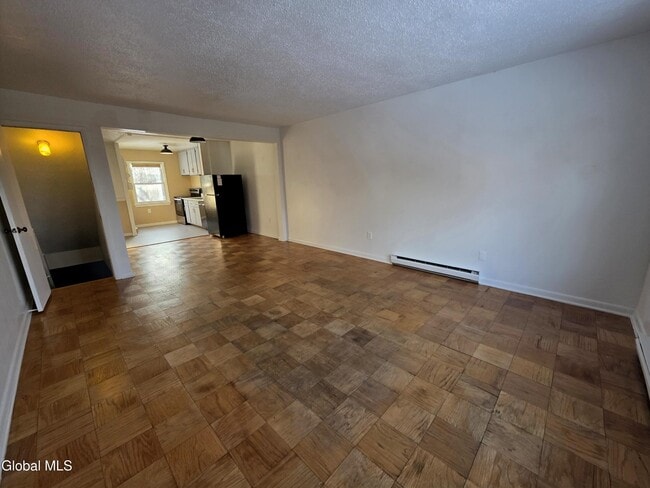 Foto del edificio - 38 Maxwell Dr