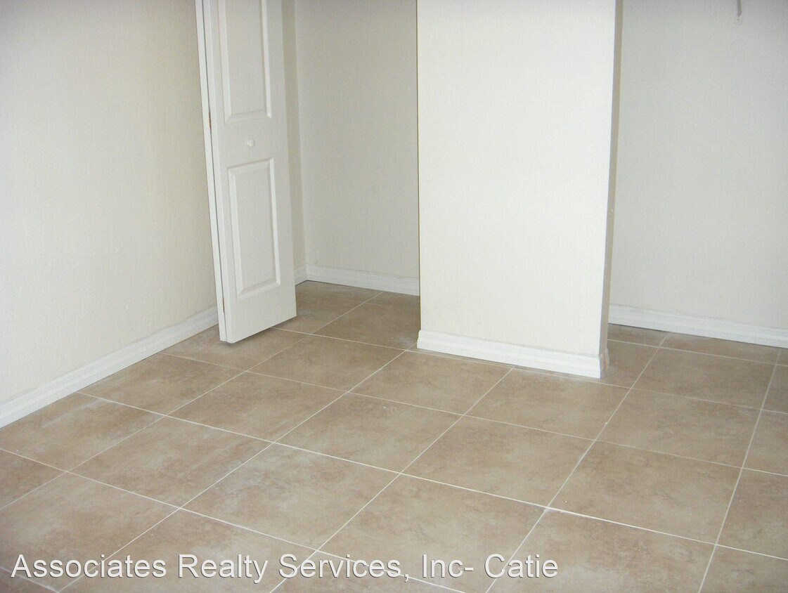 Building Photo - 5415 NW 20th Ct