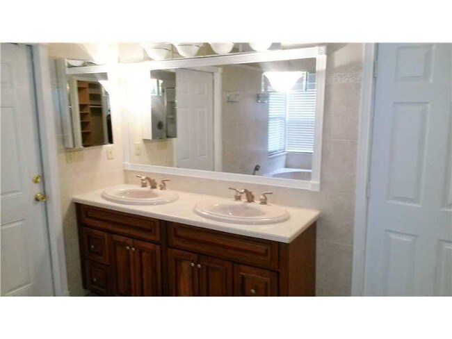 Foto del edificio - 4644 NW 66th Dr