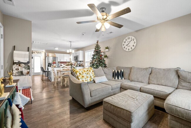 Foto del edificio - Beautiful Home COMING SOON! Just Reduced!