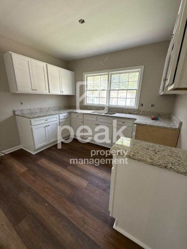 Building Photo - Charming 3-Bedroom Home for Lease in South...