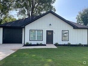 Building Photo - 209 Crestview Dr