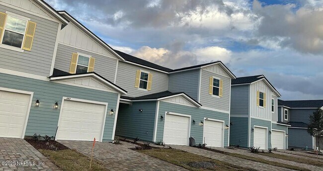 Building Photo - 322 Brandon Lks Dr