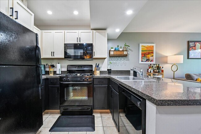 Foto del edificio - Modern One-Bedroom Move-In Ready Waterfront Living in SW DC with Private Balcony