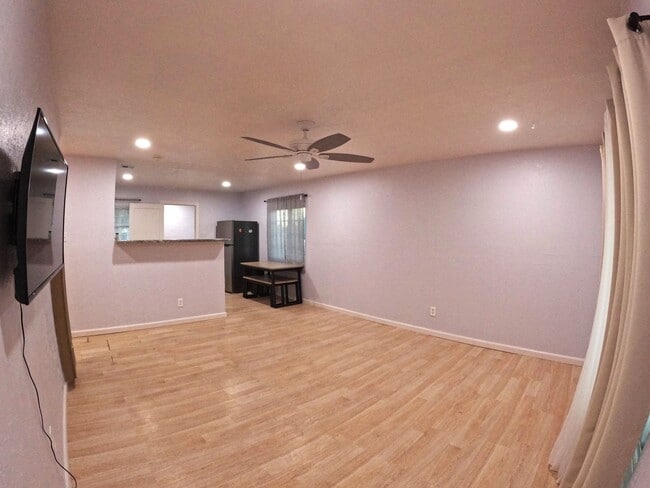 Building Photo - 1716 Princess Jeanne Dr