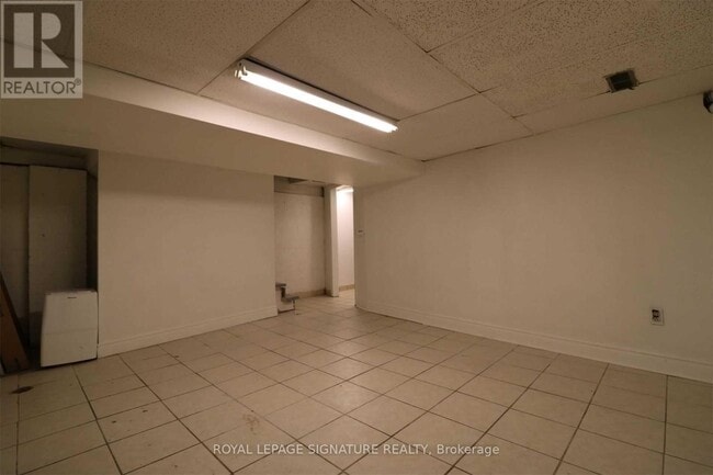 Building Photo - 210 Shaw St