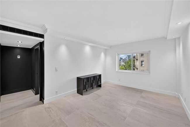 Building Photo - 2285 Peachtree Rd NE