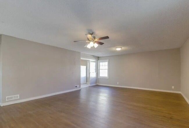 Foto del edificio - Spacious Townhome in Southeast Wichita