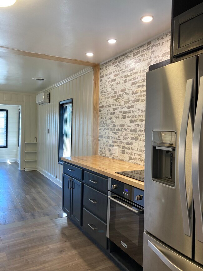 Building Photo - 345 W Barrett Ave