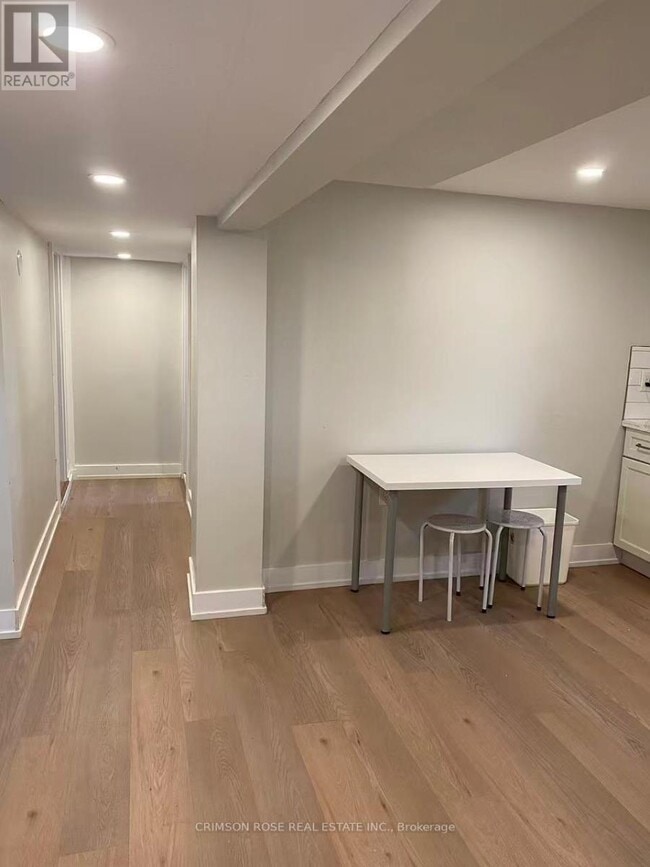 Photo du bâtiment - 502 Brookside Dr