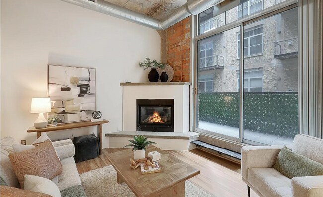 Building Photo - 521 S 7th St