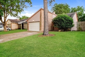 Building Photo - 19903 Mountain Dale Dr