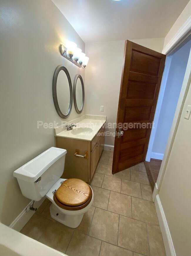 Foto del edificio - 244 N Sycamore St