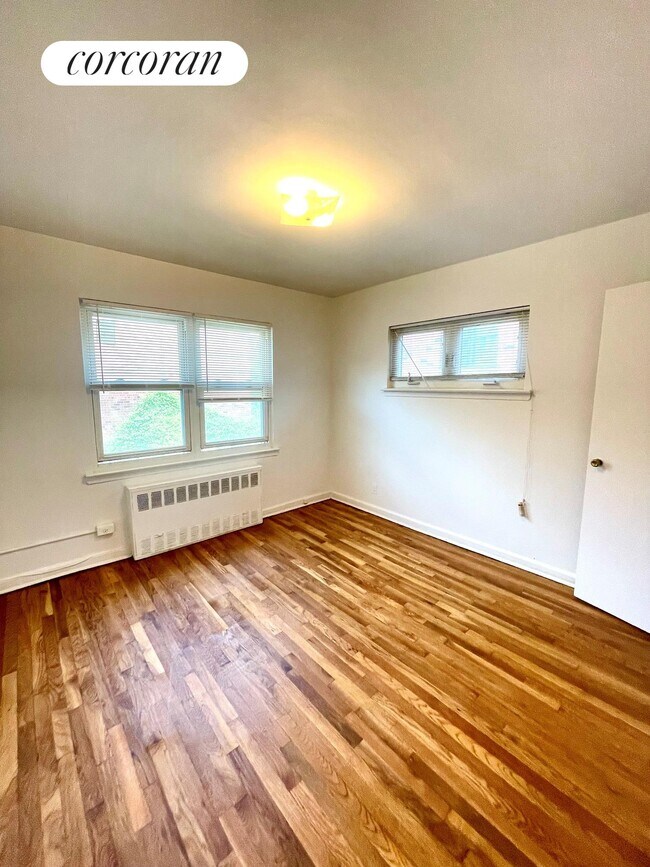 Foto del edificio - 212-05 43rd Ave