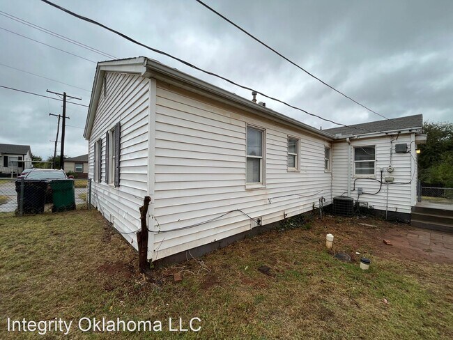 Building Photo - 3 br, 1 bath House - 700 NE 31st Street