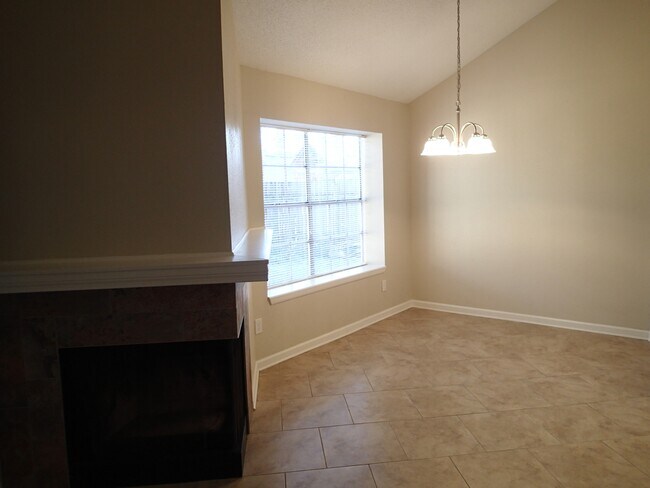 Foto del edificio - 671 Forest Loop