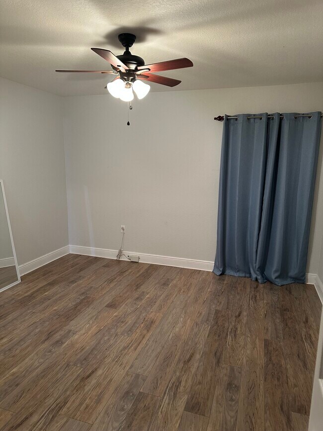 Dormitorio - 7405 Vista Way