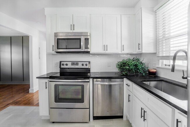 Building Photo - Completely Renovated 1 Bedroom 1 Bath Home...