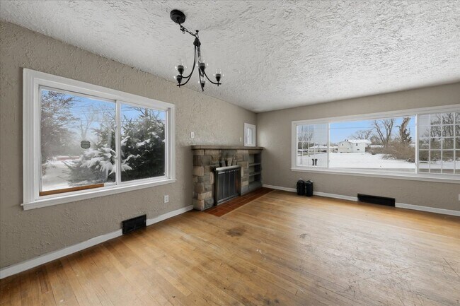 Foto del edificio - 2105 Lakeview Ave