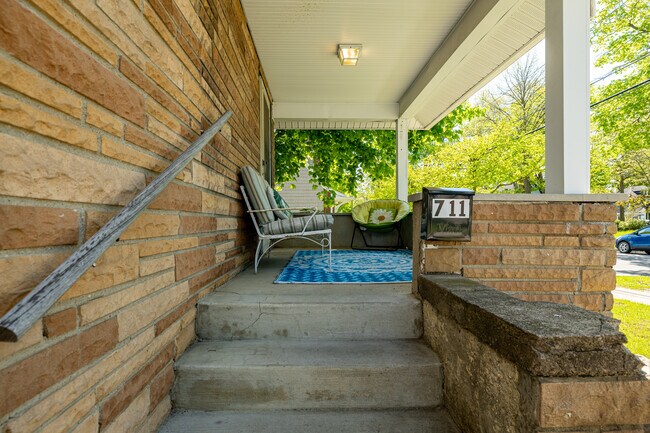 Building Photo - 711 Granger Ave
