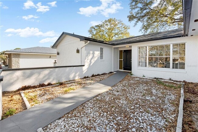Foto del edificio - 621 Ashberry Ln