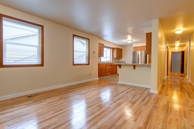 Foto del edificio - 8bed, 4 BA House, Close to University Village!!